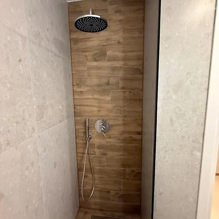 B3 Tsimiski Lägenhet